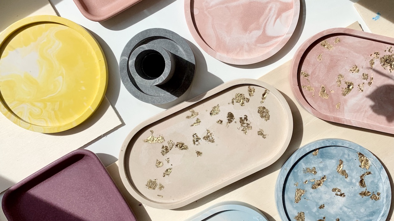 Schmuckschalen, Untersetzer und Kerzenständer aus dem Jesmonite Workshop