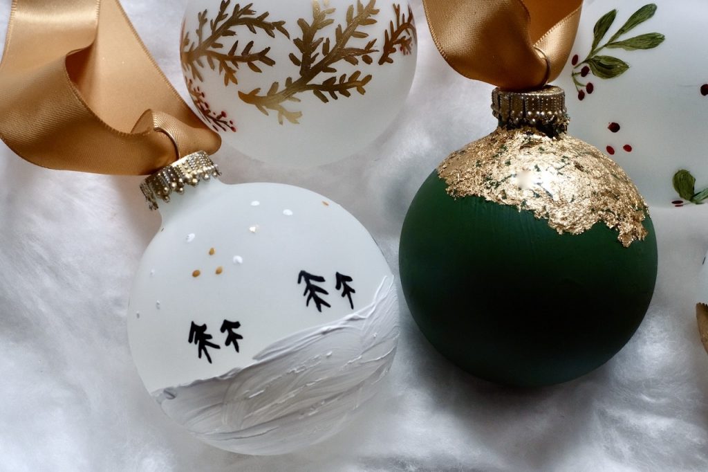 Selbst bemalte Christbaumkugeln in Köln
